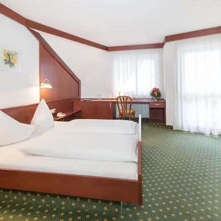 فندق Restaurant Jaegerhaus ميكنبورن