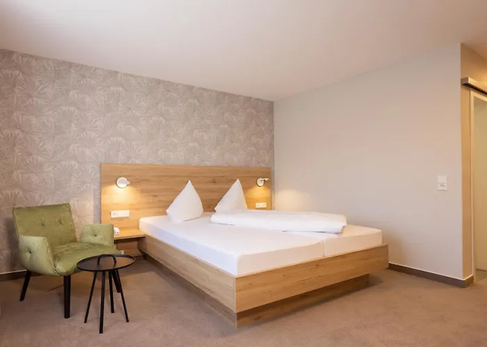 Restaurant Jaegerhaus 3* メッケンベウーレン