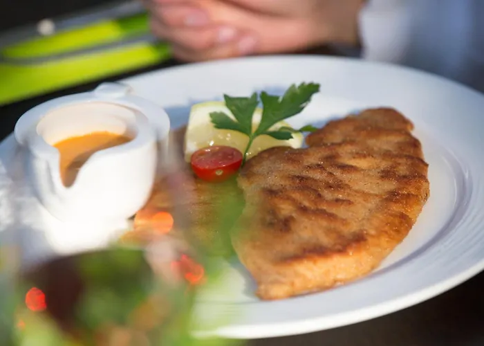 Restaurant Jaegerhaus ホテル メッケンベウーレン